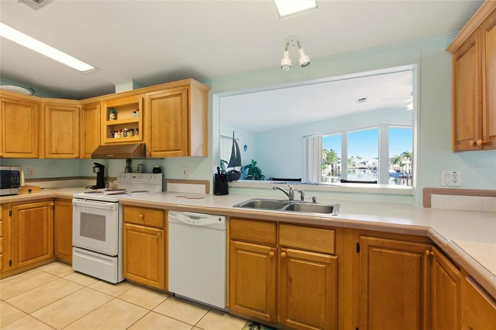 4190 PELICAN POINTE DRIVE photo 23