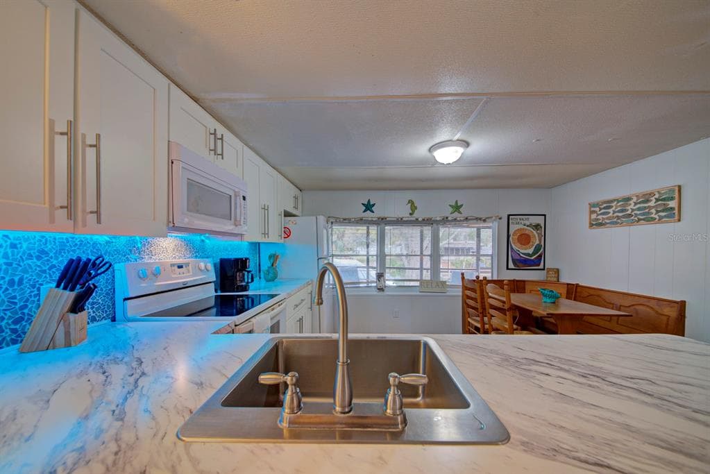 6427 W RICHARD DRIVE photo 9