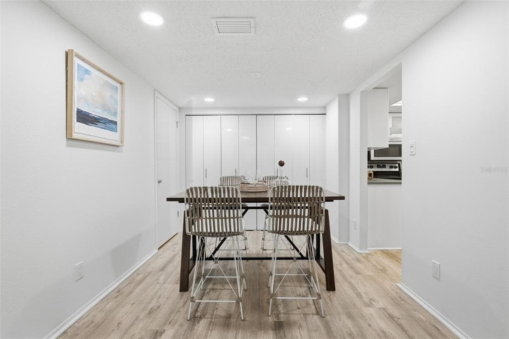 6415 MIDNIGHT PASS ROAD 211 photo 15