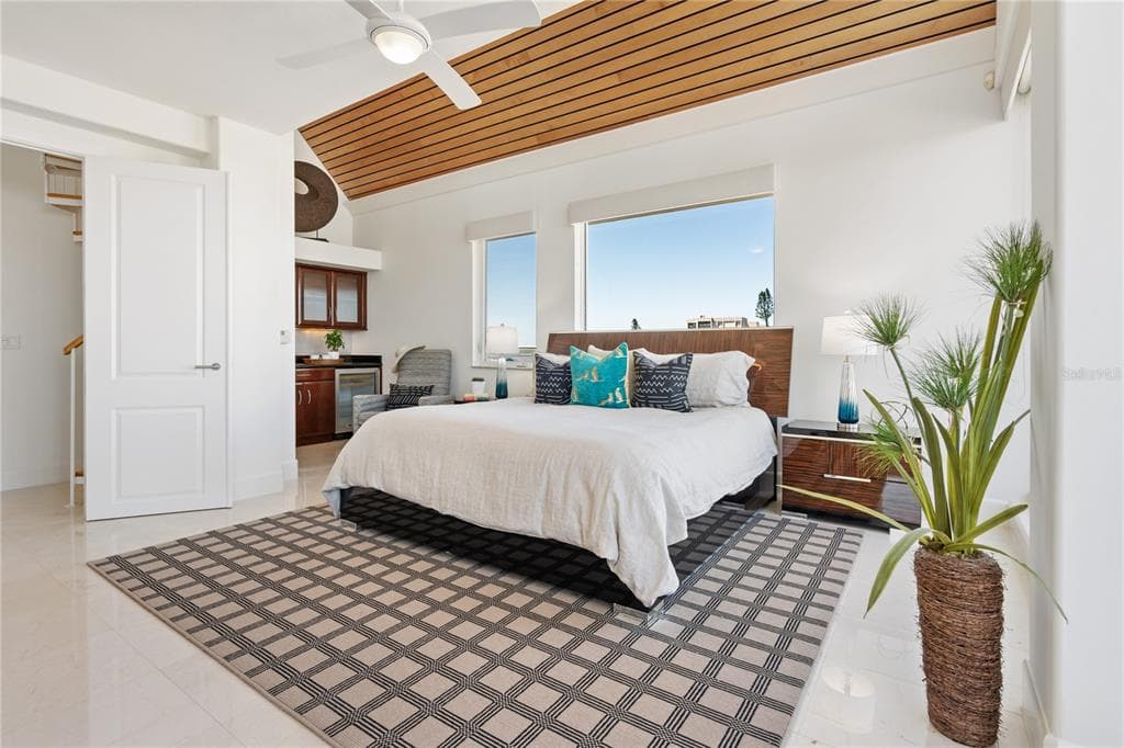 534 BEACH ROAD photo 19