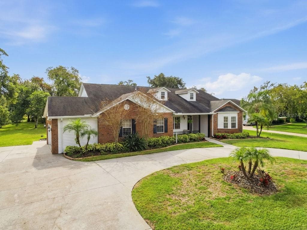 8805 CROSSWOOD COURT photo 5