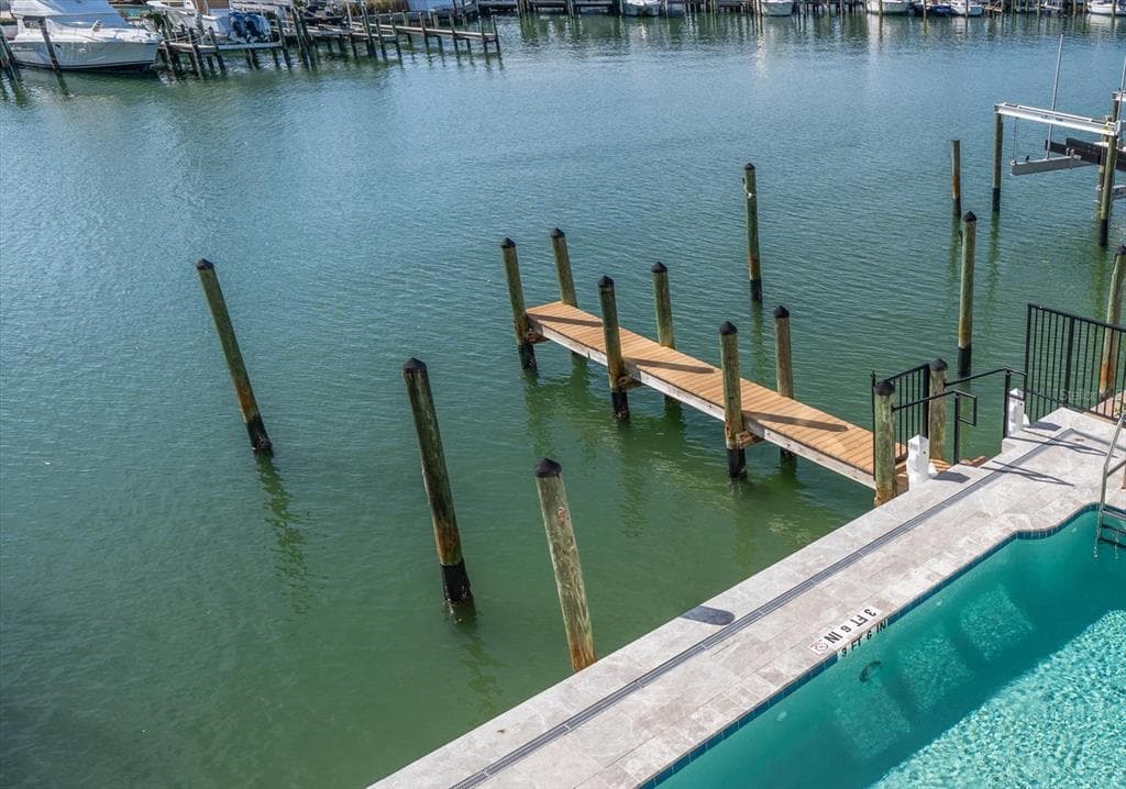 211 DOLPHIN POINT 5 photo 8
