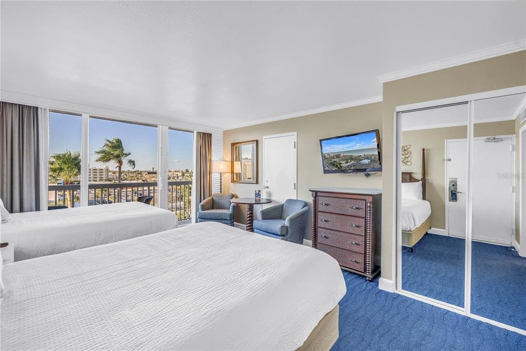 5500 GULF BOULEVARD 6248 photo 3