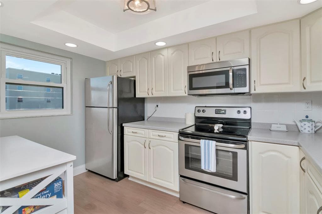 17580 GULF BOULEVARD 403 photo 4