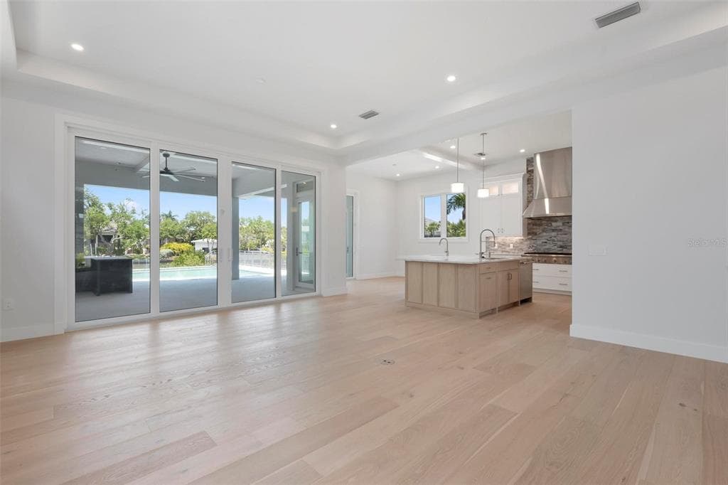 533 VENICE LANE photo 9