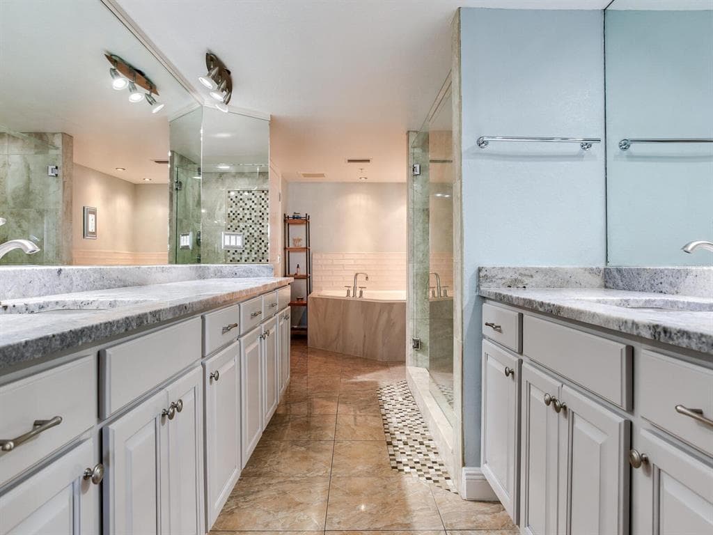 5353 GULF BOULEVARD B202 photo 8