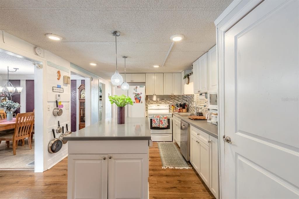 109 DOUGLAS STREET photo 13