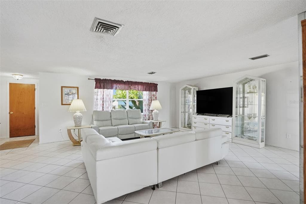 13630 GARRIS DRIVE photo 9