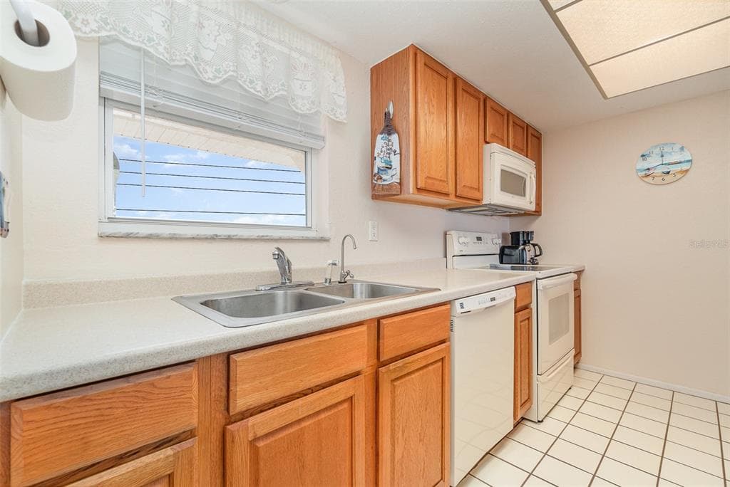 2700 MAGDALINA DRIVE 2B photo 14