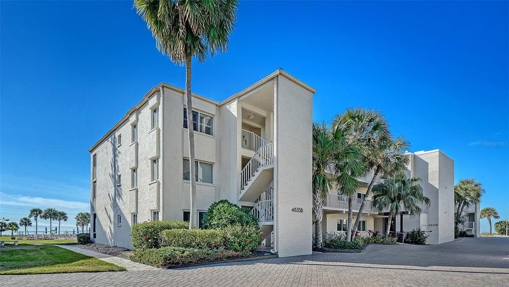 4835 GULF OF MEXICO DRIVE 106 photo 3
