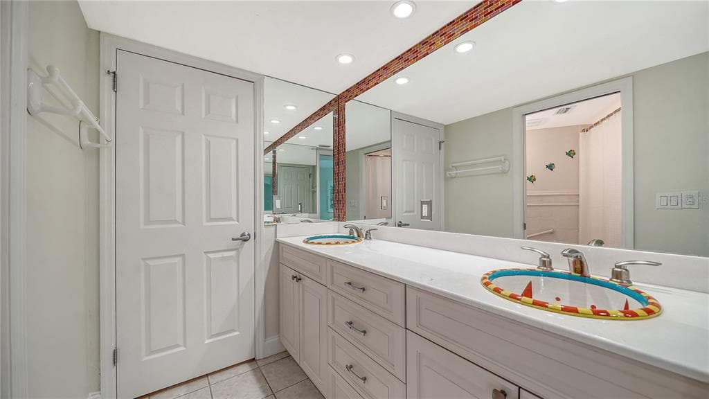 4835 GULF OF MEXICO DRIVE 106 photo 15