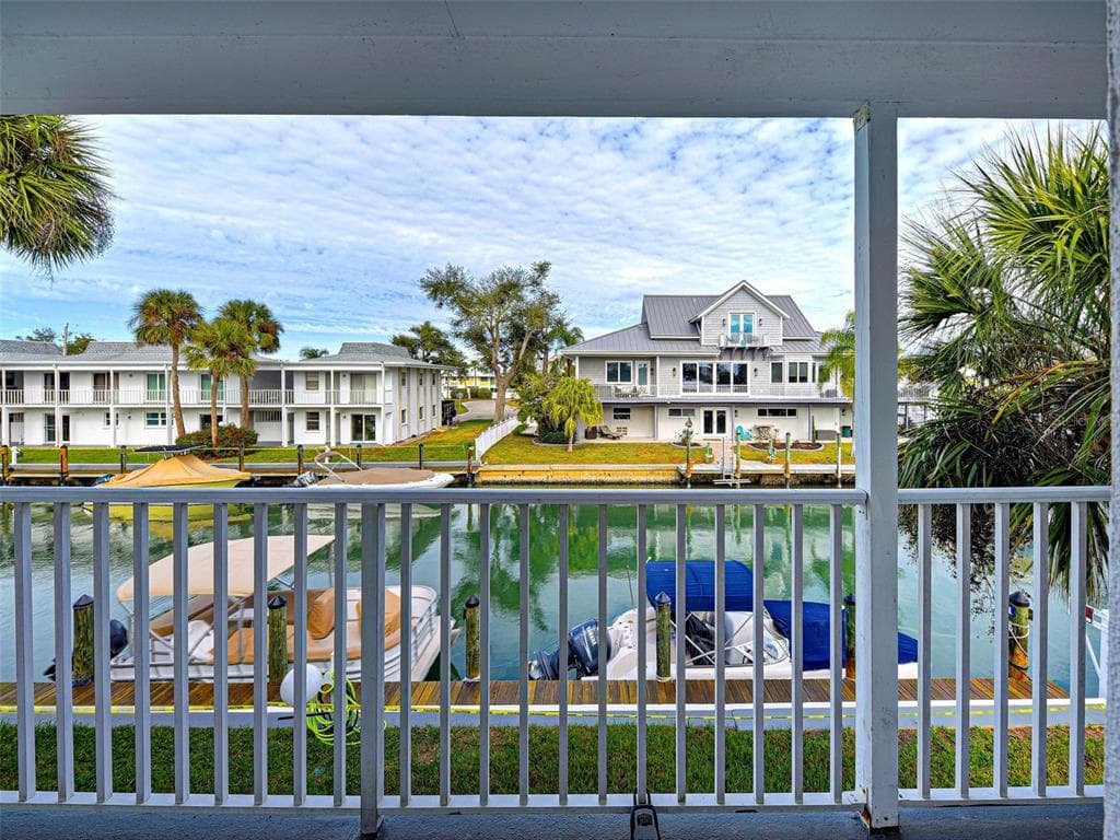 902 GIBBS ROAD 285 photo 4