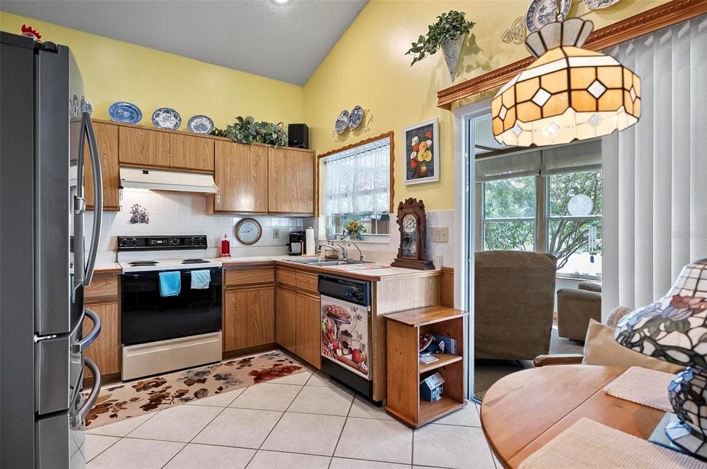 8 SEA VISTA DRIVE photo 18