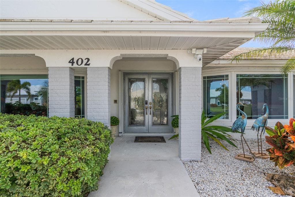 402 DEVONSHIRE LANE photo 3