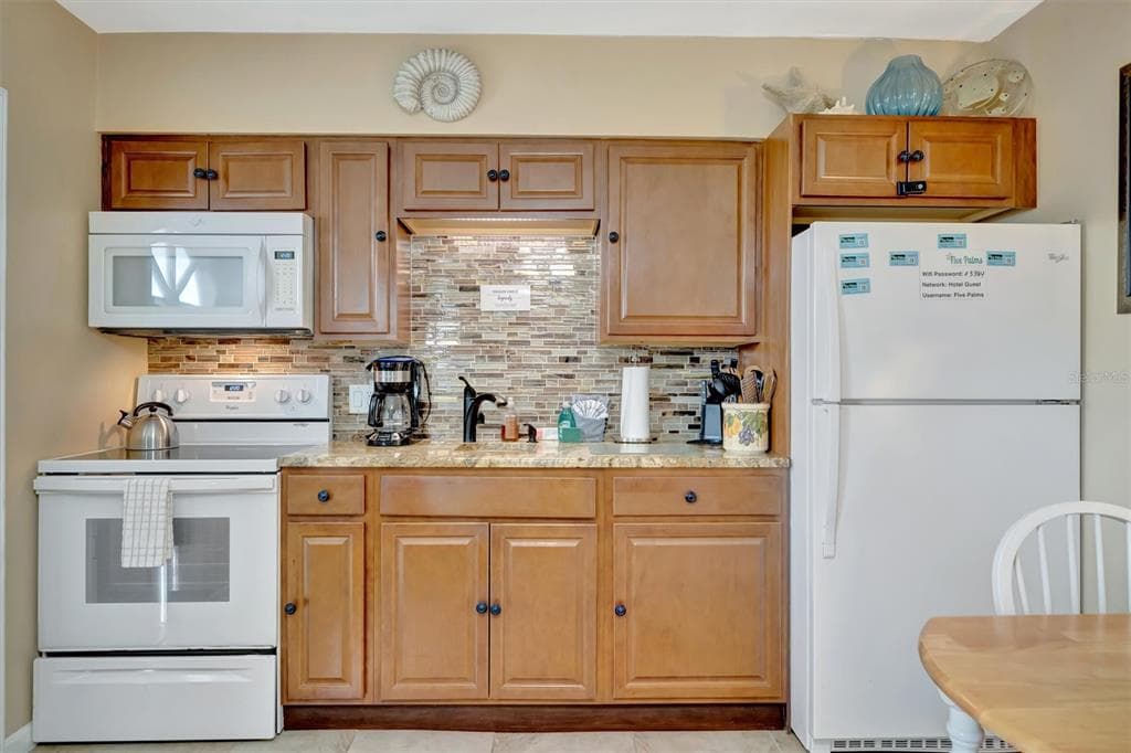673 BAY ESPLANADE 204 photo 19