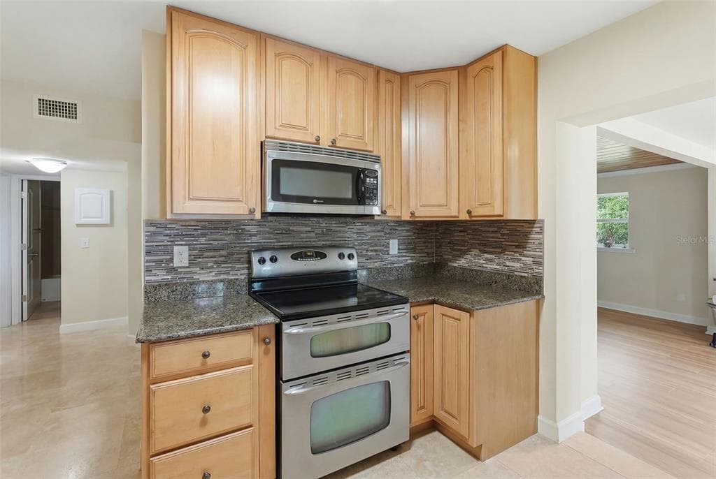 2814 W HUMPHREY STREET photo 18