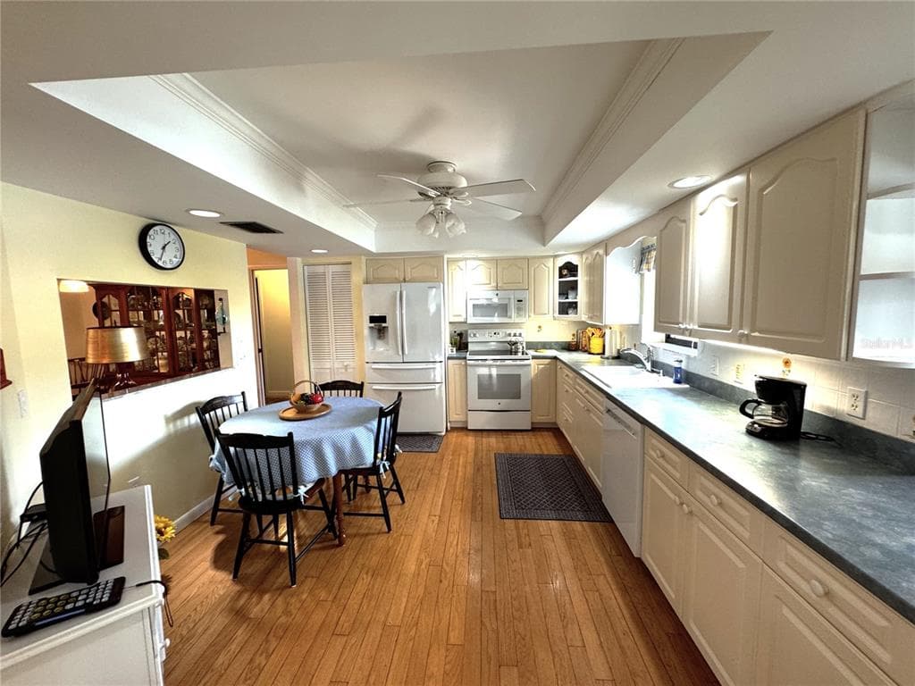 229 LAUREL HOLLOW DRIVE 83 photo 17