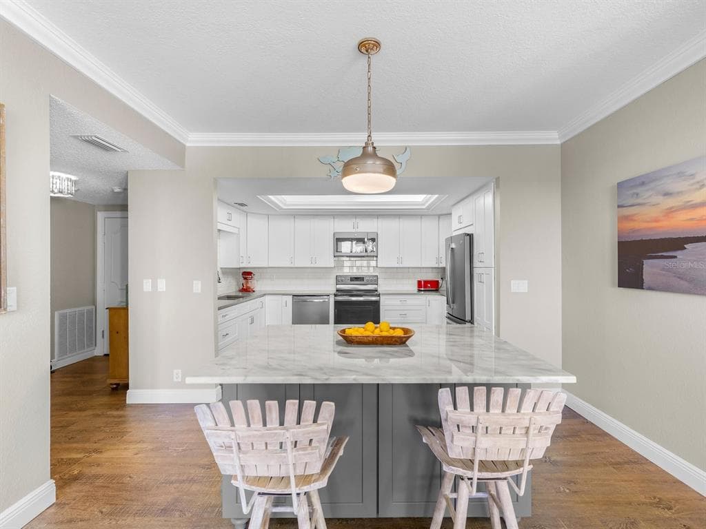 4 BELLEVIEW BOULEVARD 804 photo 11
