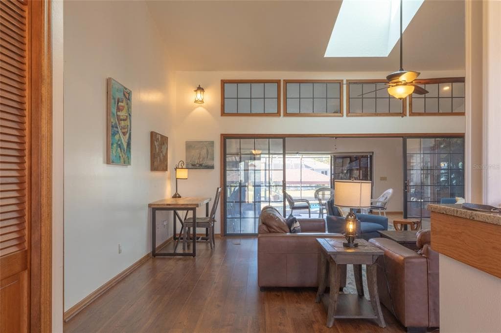 27 CHERRYTREE COURT photo 2