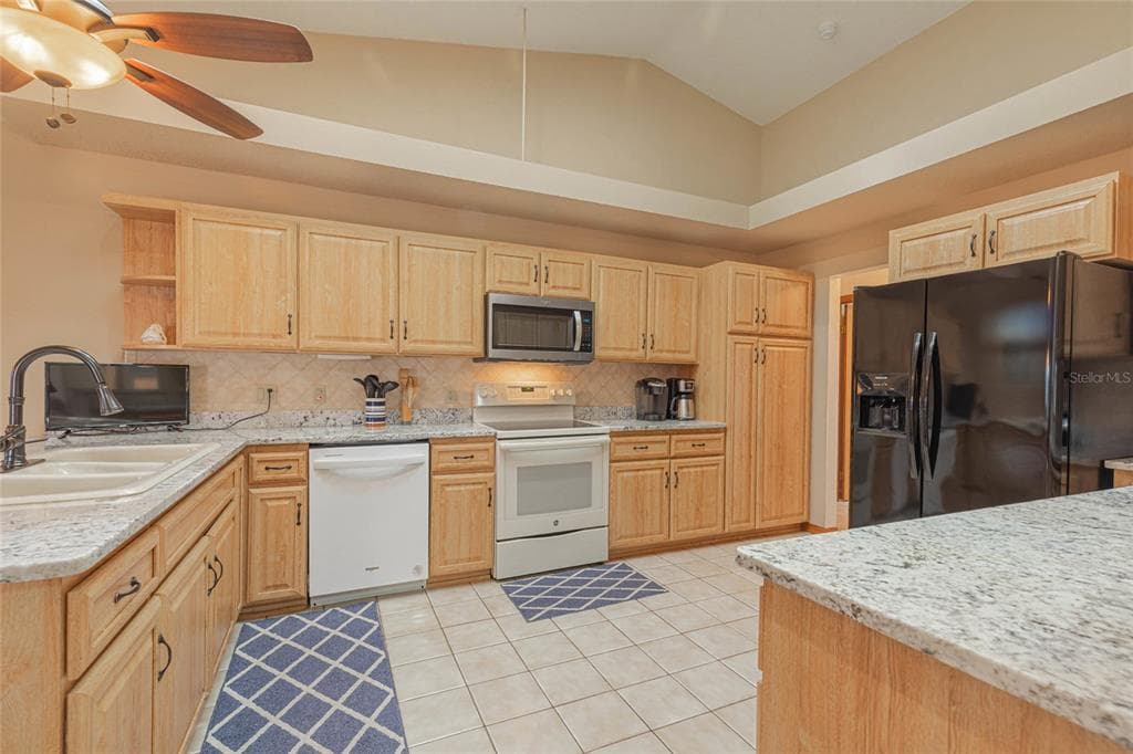 27 CHERRYTREE COURT photo 9