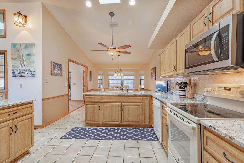 27 CHERRYTREE COURT photo 11