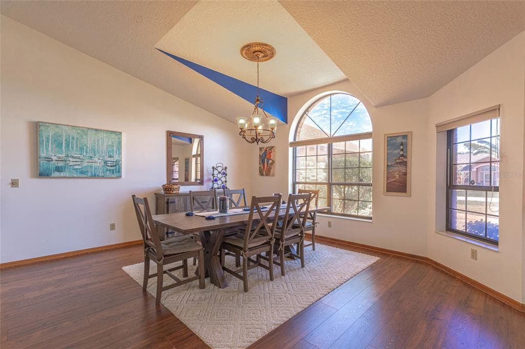 27 CHERRYTREE COURT photo 8