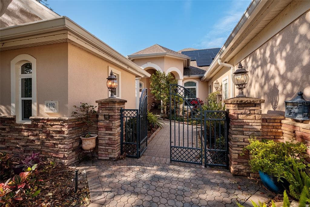 8402 TALLAHASSEE DRIVE NE photo 2