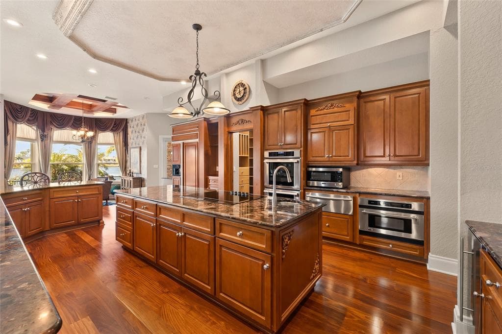 8402 TALLAHASSEE DRIVE NE photo 10
