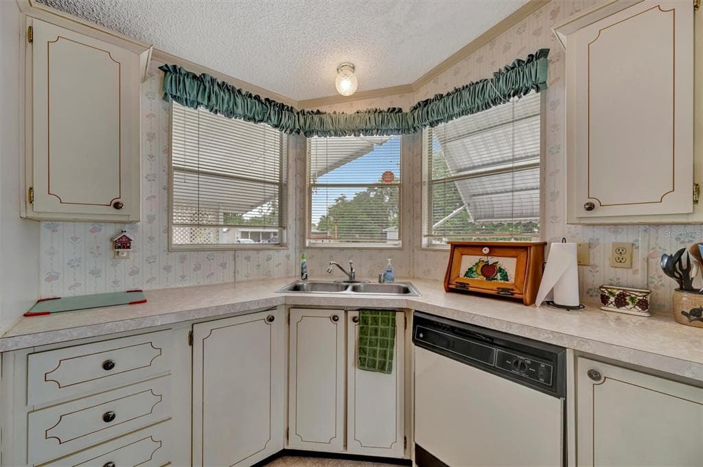 106 N SAINT GEORGE CIRCLE photo 8