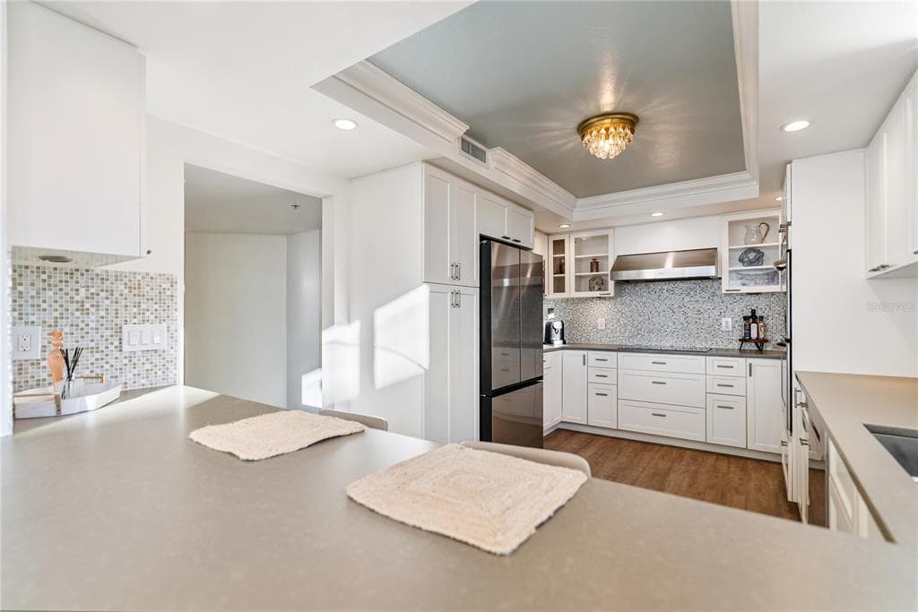 101 SUNSET DRIVE 402 photo 11