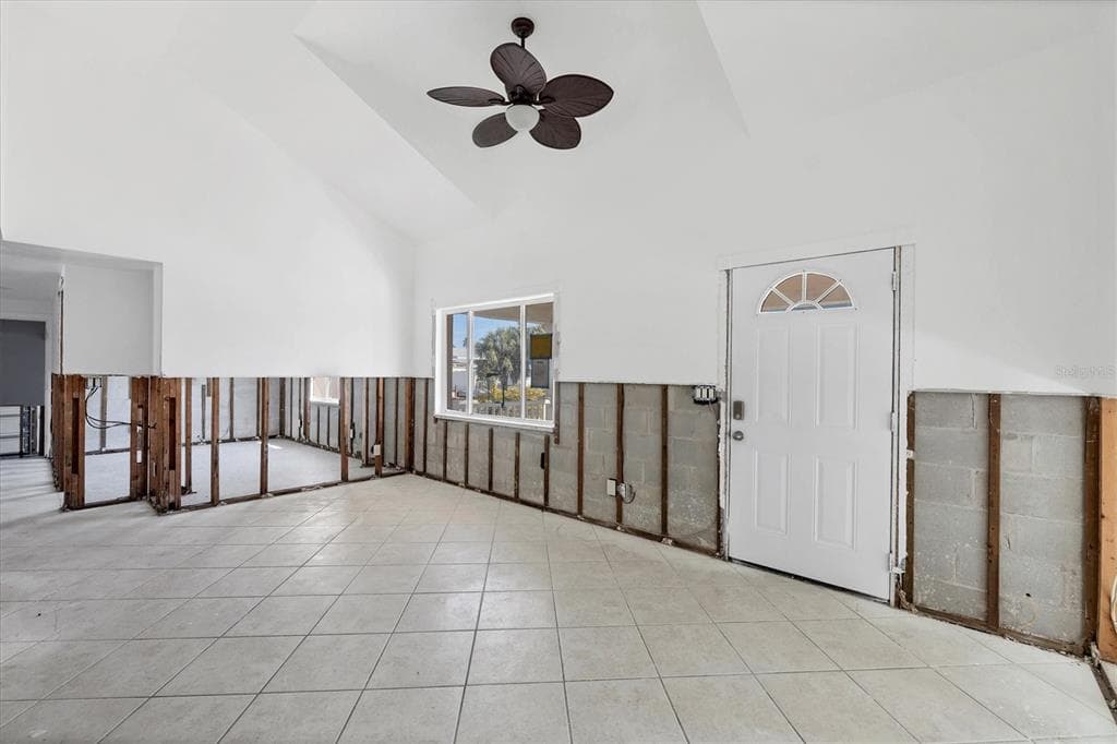 651 JUNGLE QUEEN WAY photo 13