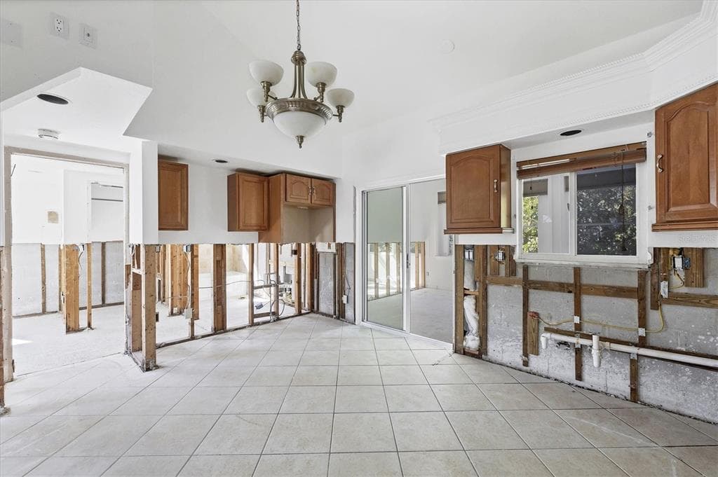 651 JUNGLE QUEEN WAY photo 20