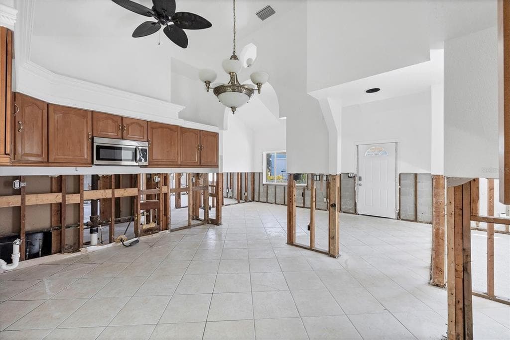 651 JUNGLE QUEEN WAY photo 18