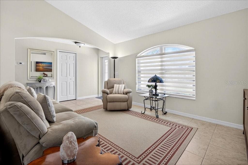 42 RUSSELL DRIVE photo 6
