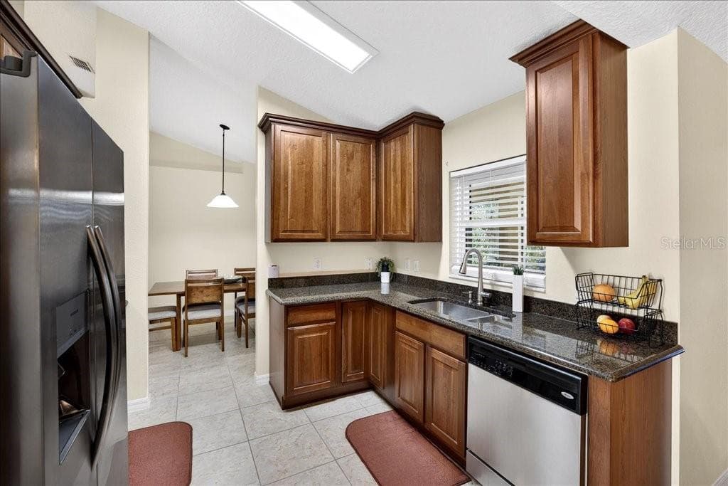 42 RUSSELL DRIVE photo 8
