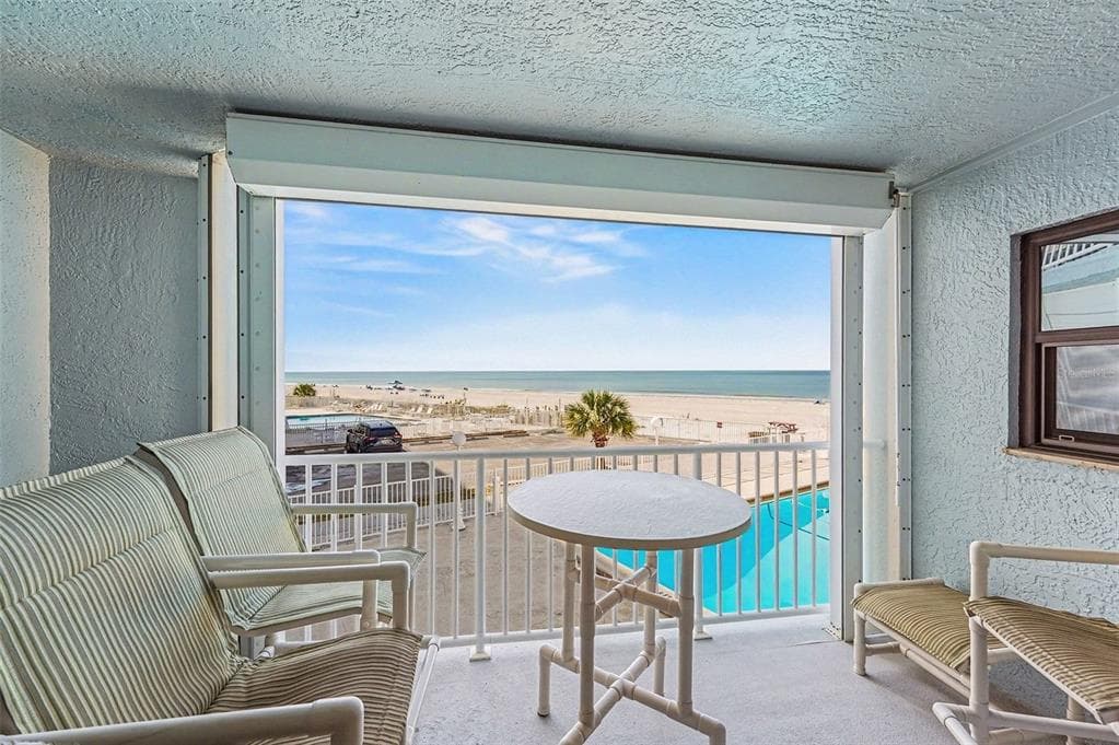 19500 GULF BOULEVARD 102 photo 4