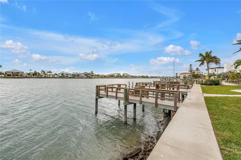 10265 GULF BOULEVARD B315 photo 23