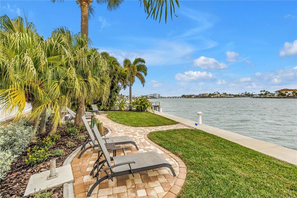 10265 GULF BOULEVARD B315 photo 7