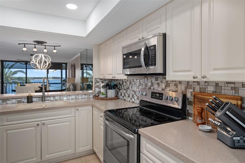 4550 BAY BOULEVARD 1211 photo 18