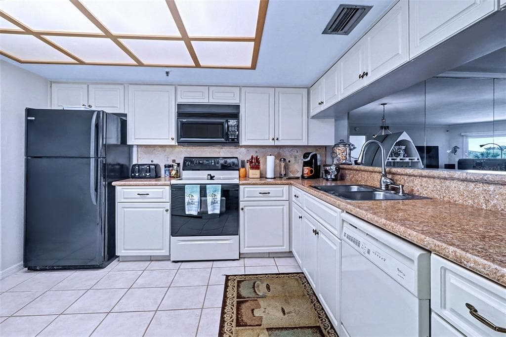18400 GULF BOULEVARD 1302 photo 16