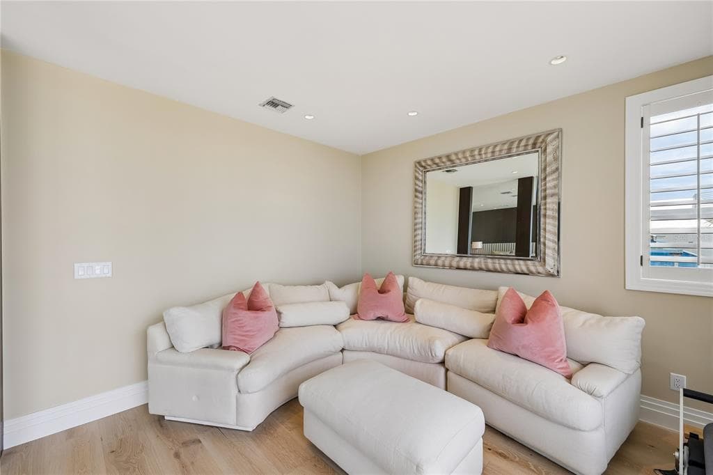 648 BEACH ROAD photo 24