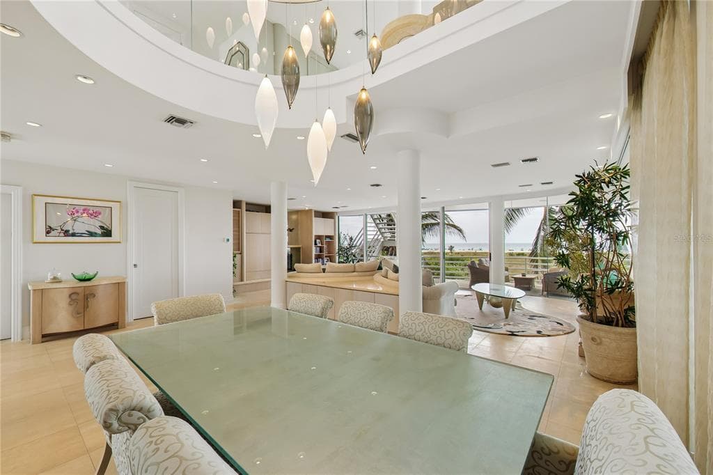 648 BEACH ROAD photo 18