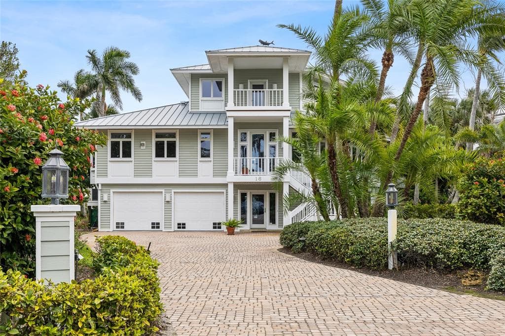 16 GROUPER HOLE DRIVE photo 2