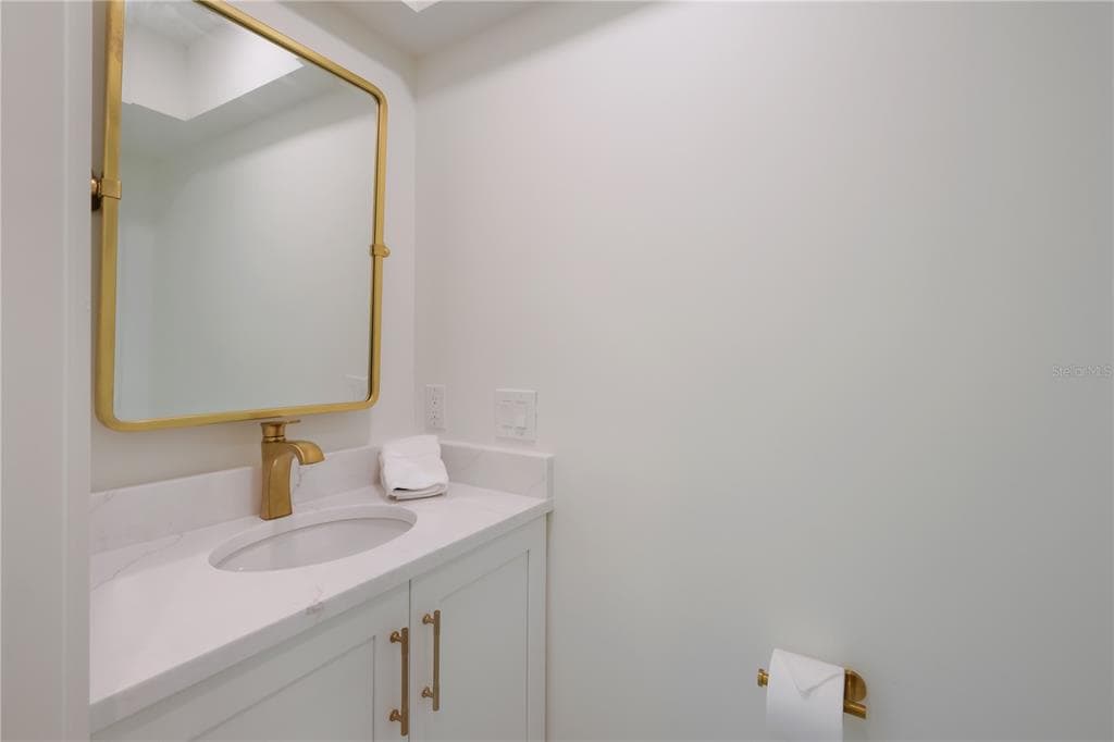 204 WATERWAYS AVENUE photo 12