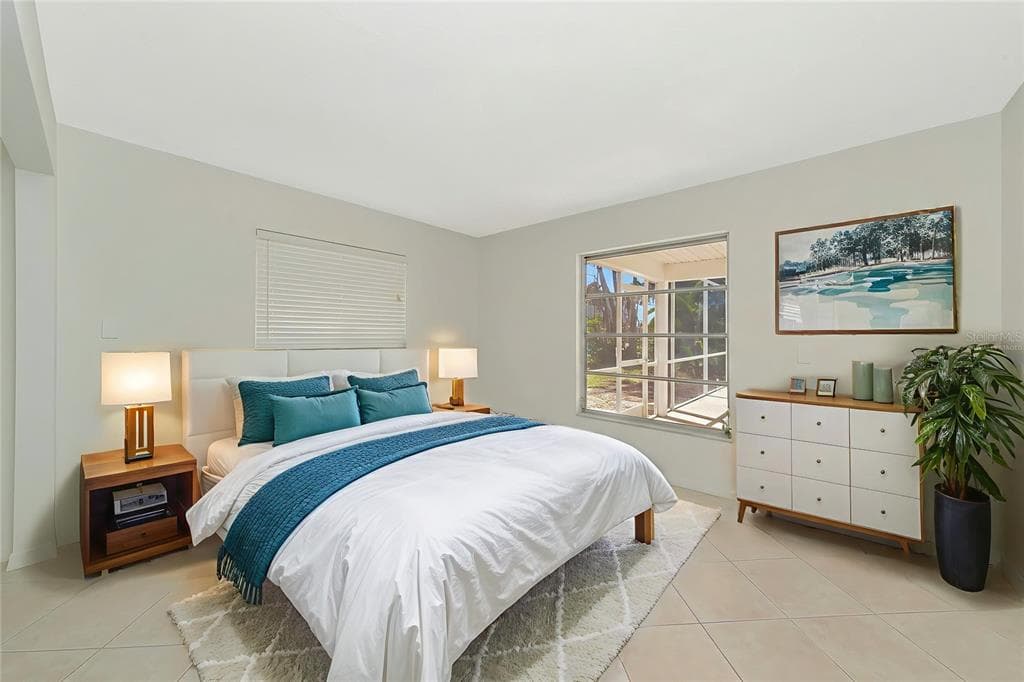 950 OXFORD DRIVE photo 23
