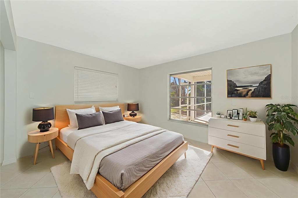 950 OXFORD DRIVE photo 21