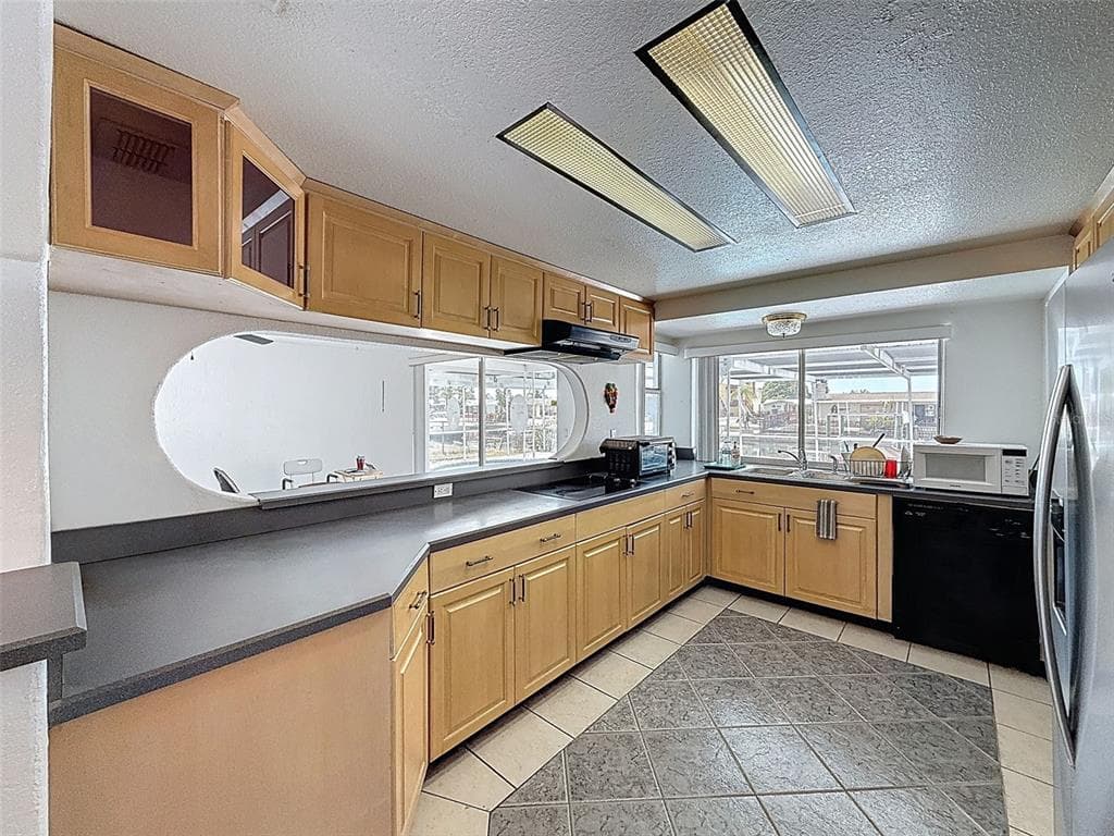 13701 VERONICA DRIVE photo 24