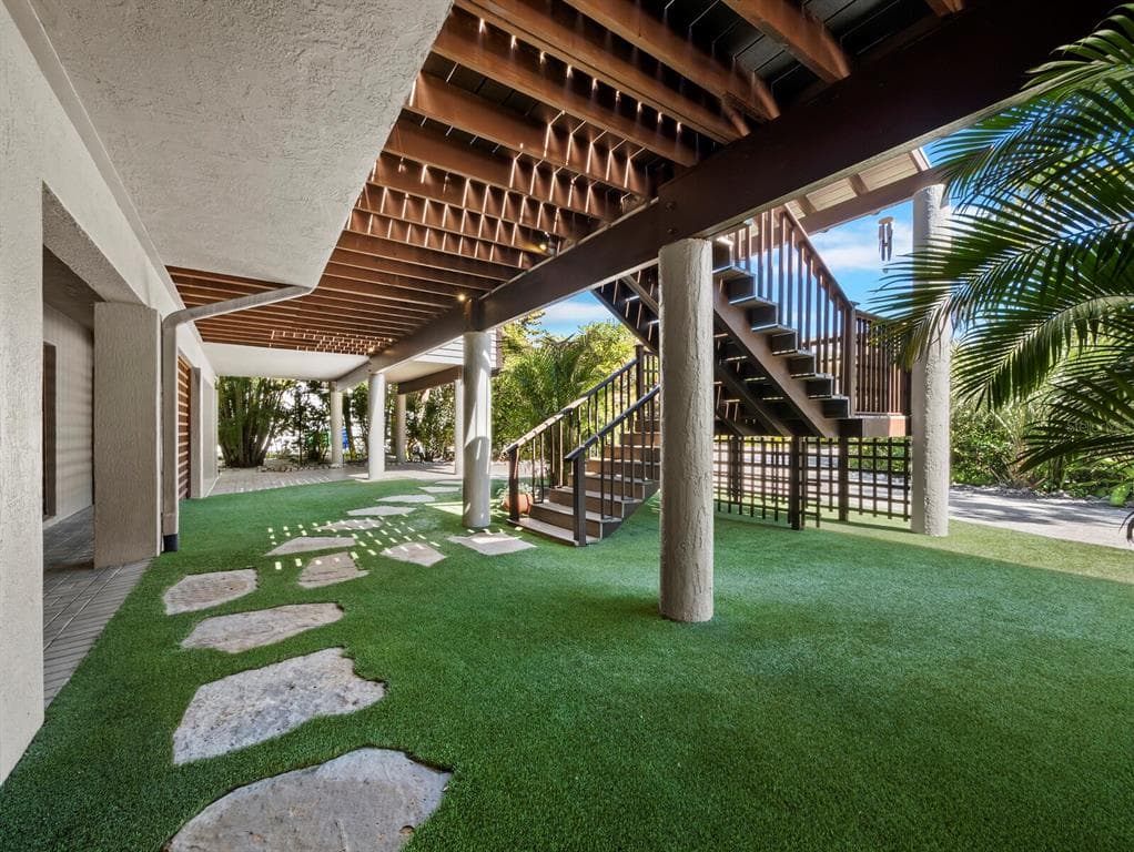 677 LANDS END DRIVE photo 13