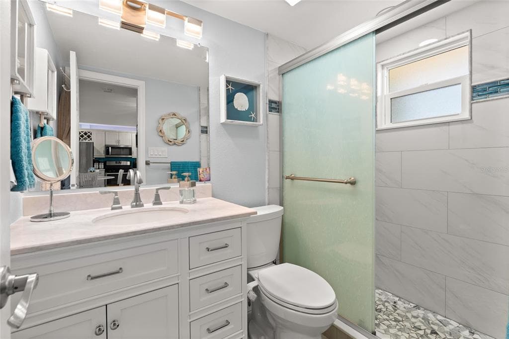 1898 SHORE DRIVE S 319 photo 22