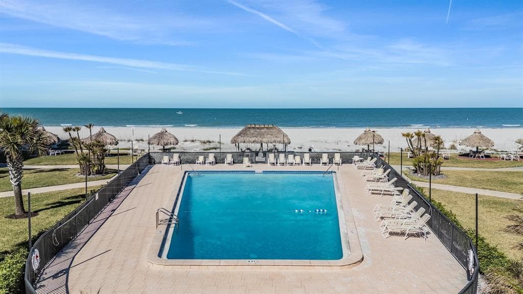1400 GULF BOULEVARD 109 photo 6